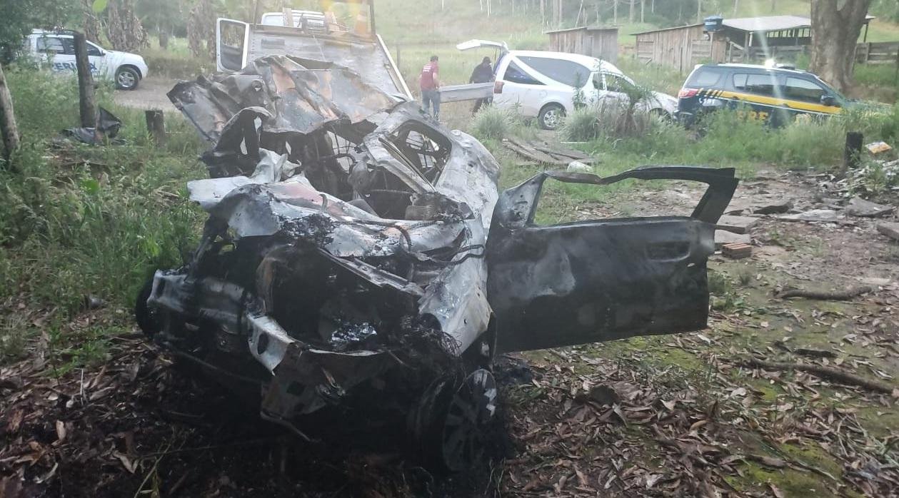 Acidente envolveu Fiat Uno e uma carreta em S&atilde;o Jos&eacute; do Herval