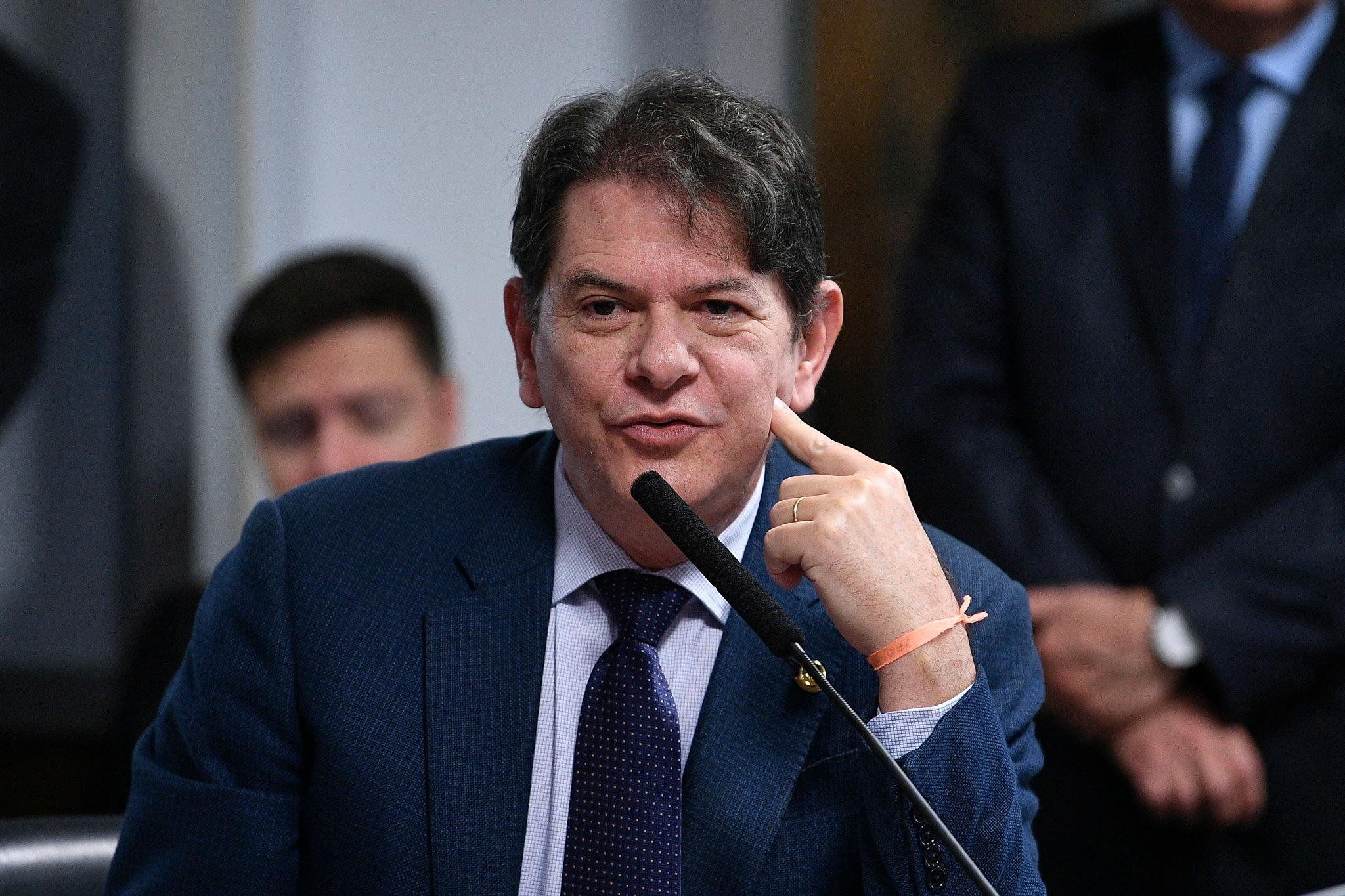 Cid Gomes levanta questionamentos sobre constitucionalidade da medida