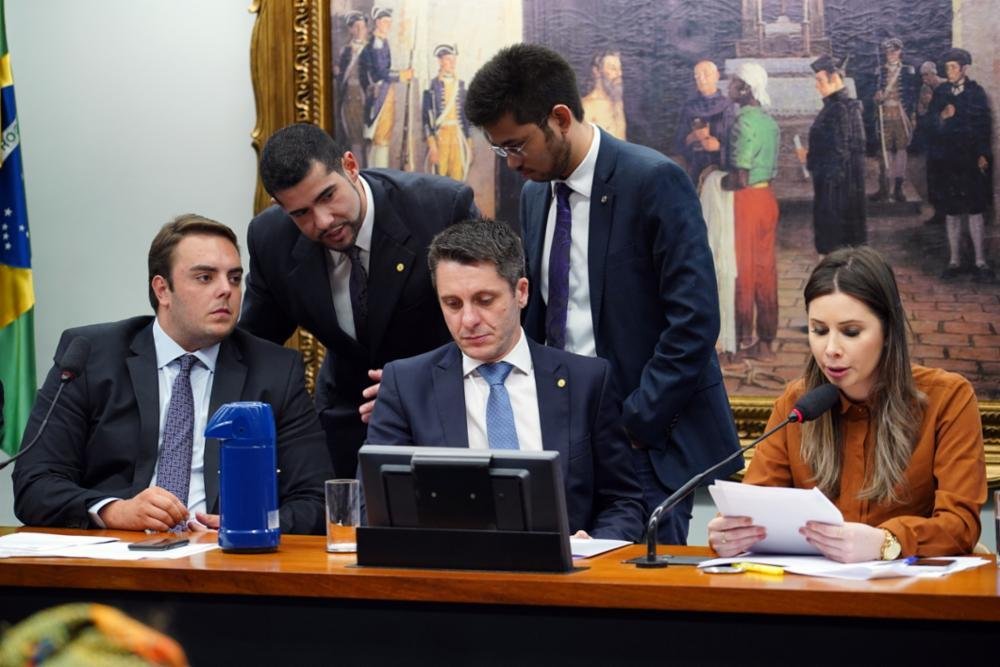Texto segue para an&aacute;lise de uma comiss&atilde;o especial que ainda deve ser instalada pelo presidente da C&acirc;mara, Rodrigo Maia