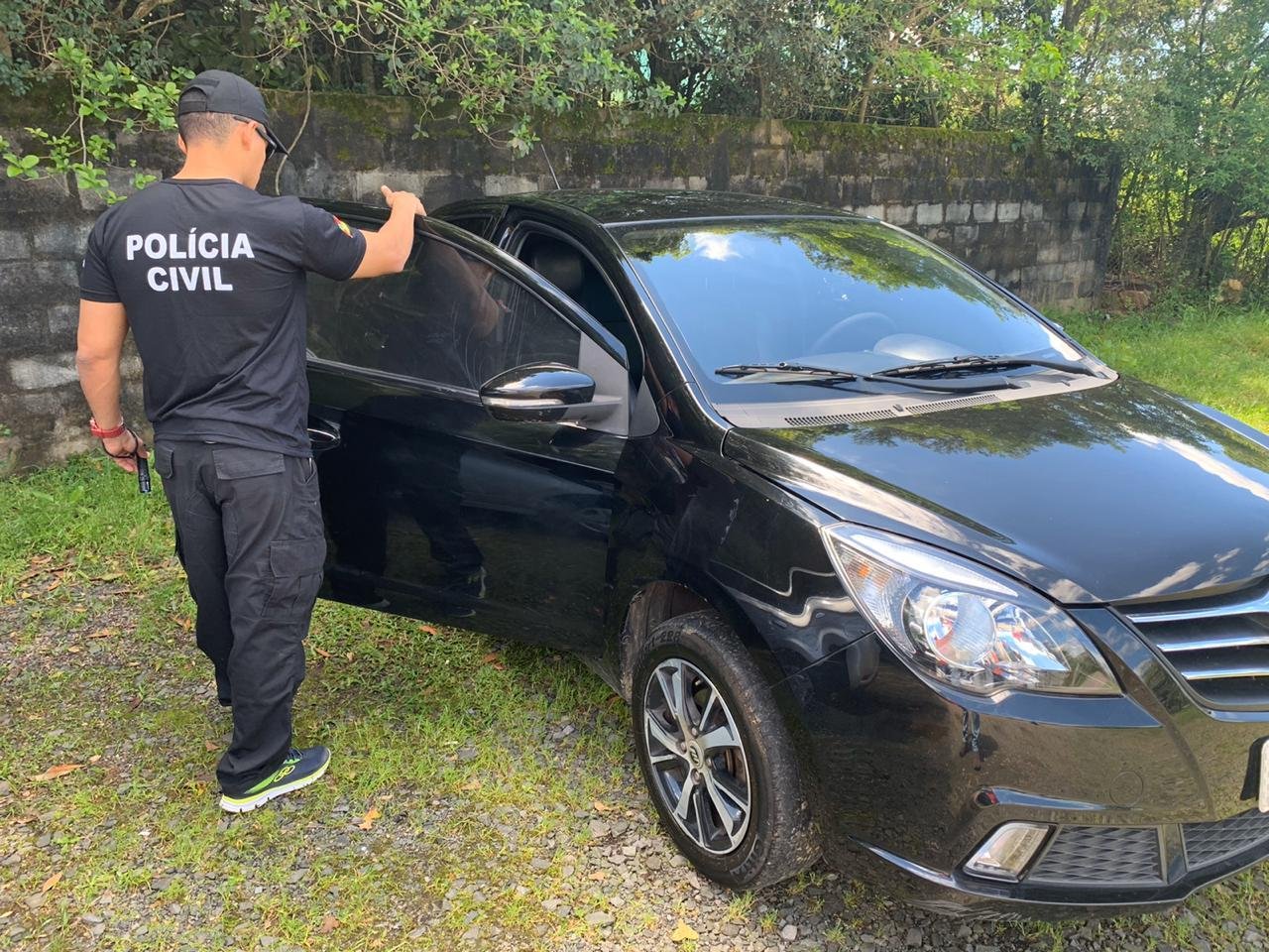 Ve&iacute;culo usado no crime foi identificado, localizado e apreendido durante a investiga&ccedil;&atilde;o da equipe do delegado Guilherme Calderipe