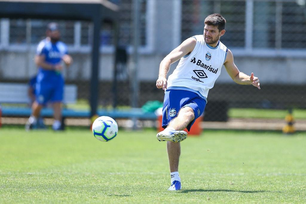 Kannemann prev&ecirc; um jogo dif&iacute;cil, mas cr&ecirc; que Gr&ecirc;mio poder&aacute; aproveitar a press&atilde;o sobre o Palmeiras