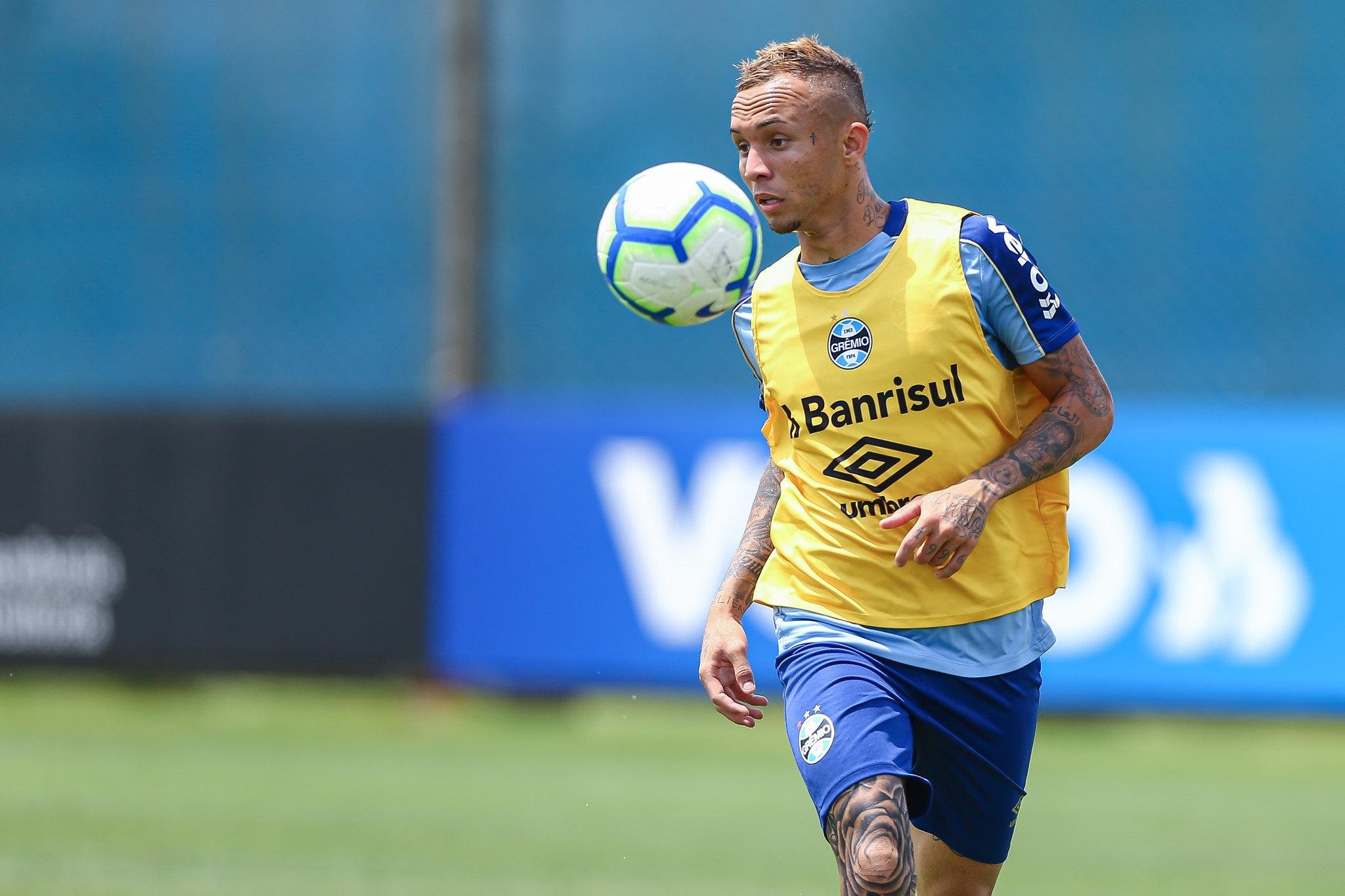 Everton comandar&aacute; o ataque do Gr&ecirc;mio diante do Palmeiras