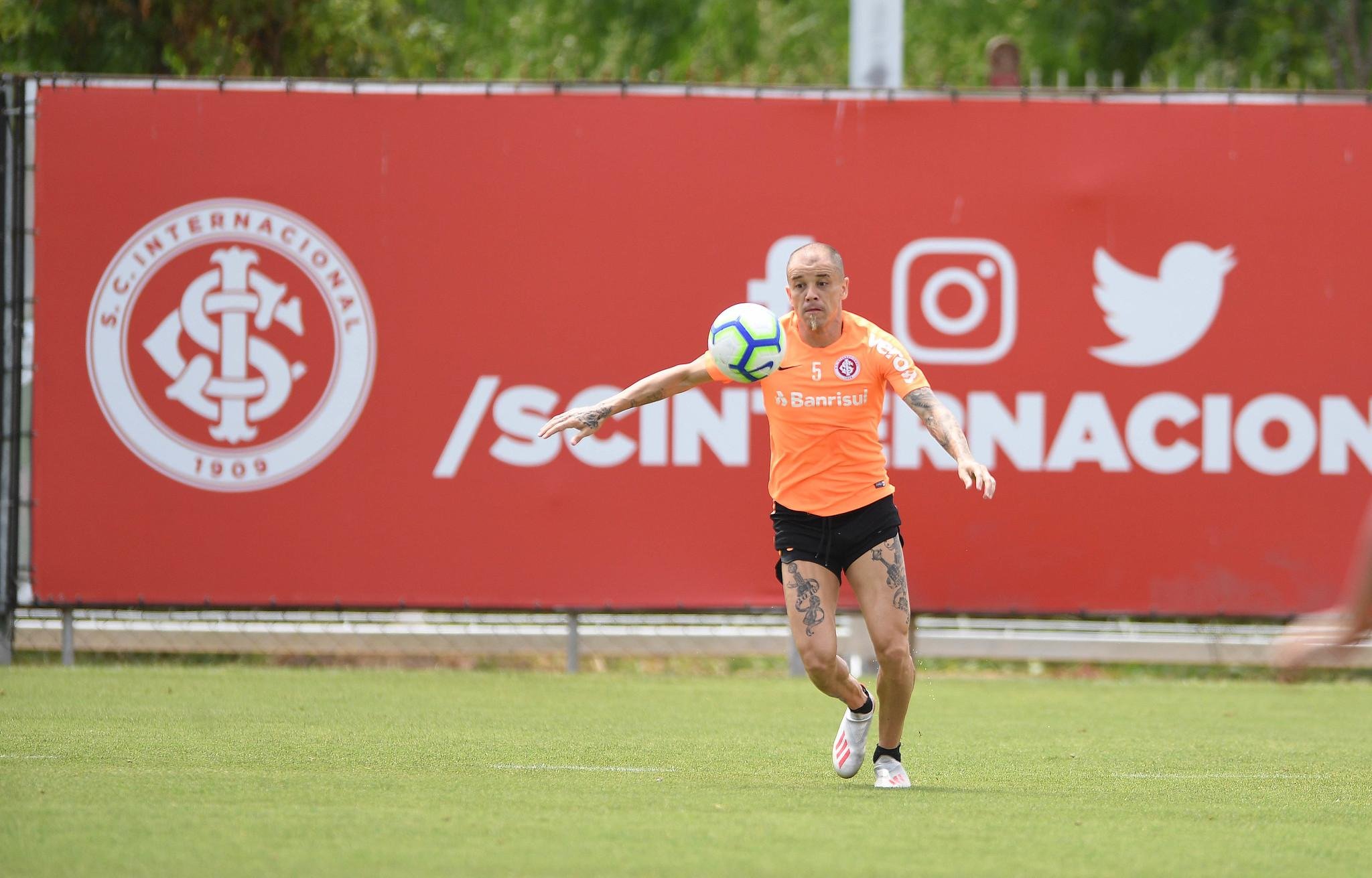 D'Alessandro dever&aacute; comandar o meio-campo do Inter contra o Fortaleza