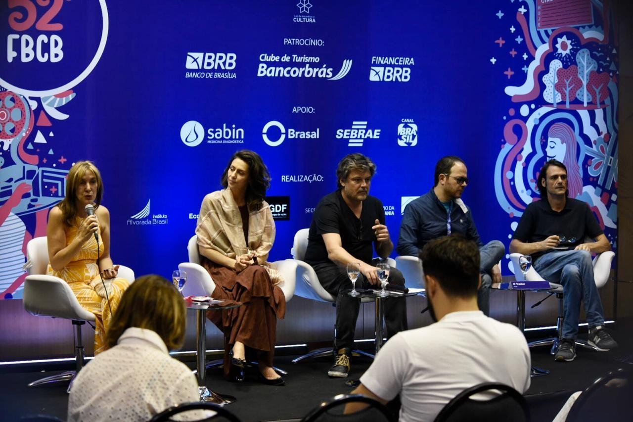 Equipe de produtores representaram o filme "O Traidor"