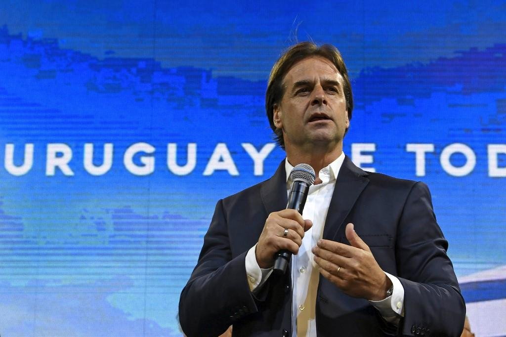 Lacalle Pou lidera as elei&ccedil;&otilde;es presidenciais, mas processo passar&aacute; por recontagem de votos