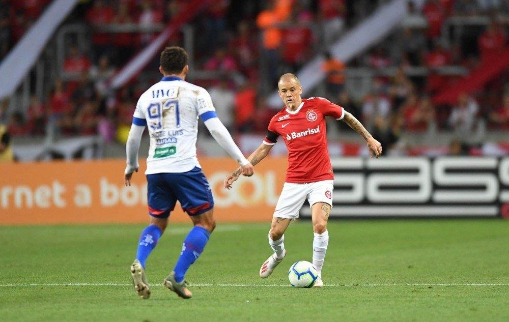 Adauri Silveira reclamou do p&ecirc;nalti marcado a favor do Inter e anulado ap&oacute;s o &aacute;rbitro assistir o VAR