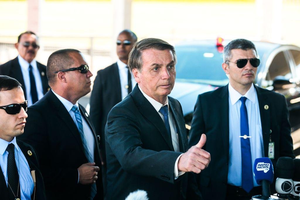 Bolsonaro quer agilidade na retirada dos invasores