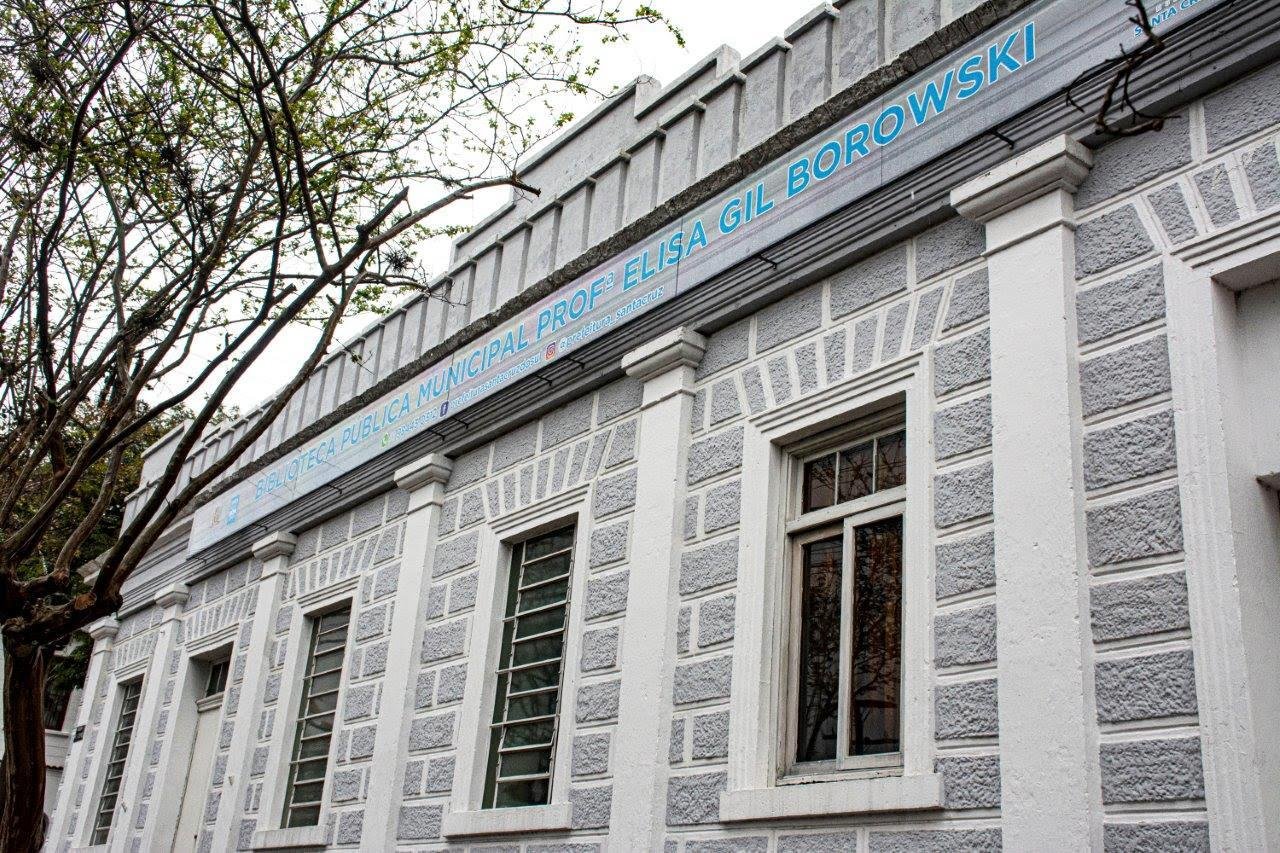 O pr&eacute;dio da biblioteca era o antigo pres&iacute;dio do munic&iacute;pio