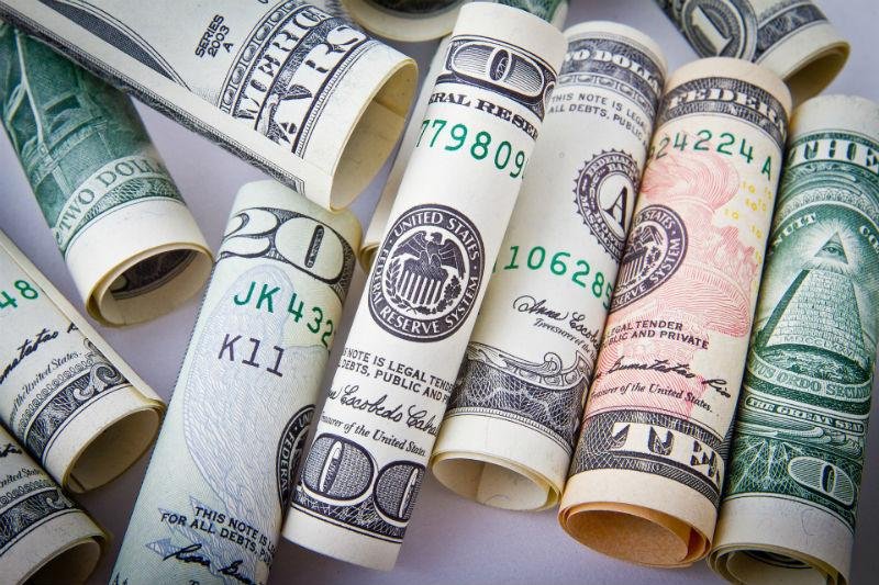 Moeda norte-americana abriu o dia em alta, mas desacelerou ap&oacute;s iniciativa do Banco Central