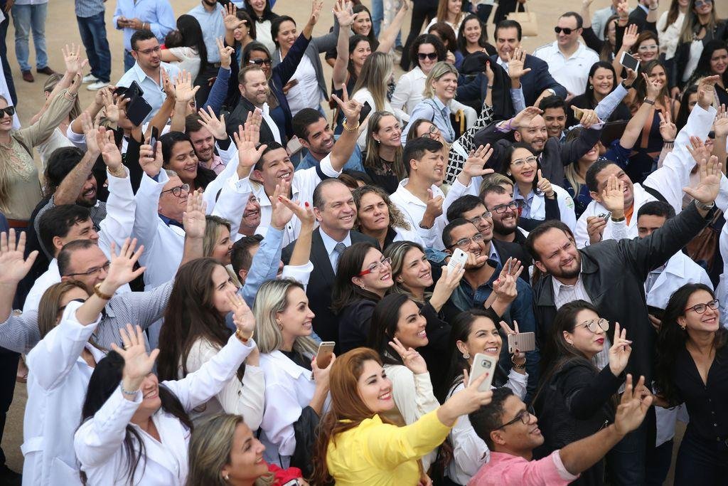 Exig&ecirc;ncia &eacute; que estes profissionais n&atilde;o tenham deixado o pa&iacute;s
