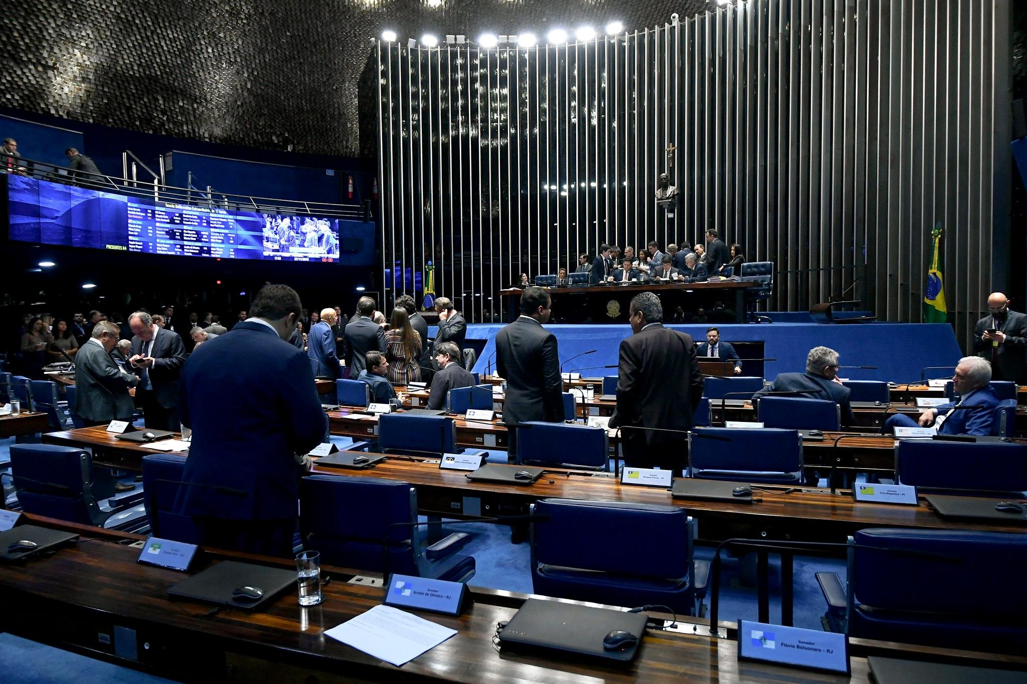 Projeto substitui o Mais M&eacute;dicos e reincorpora profissionais cubanos em atividade no pa&iacute;s