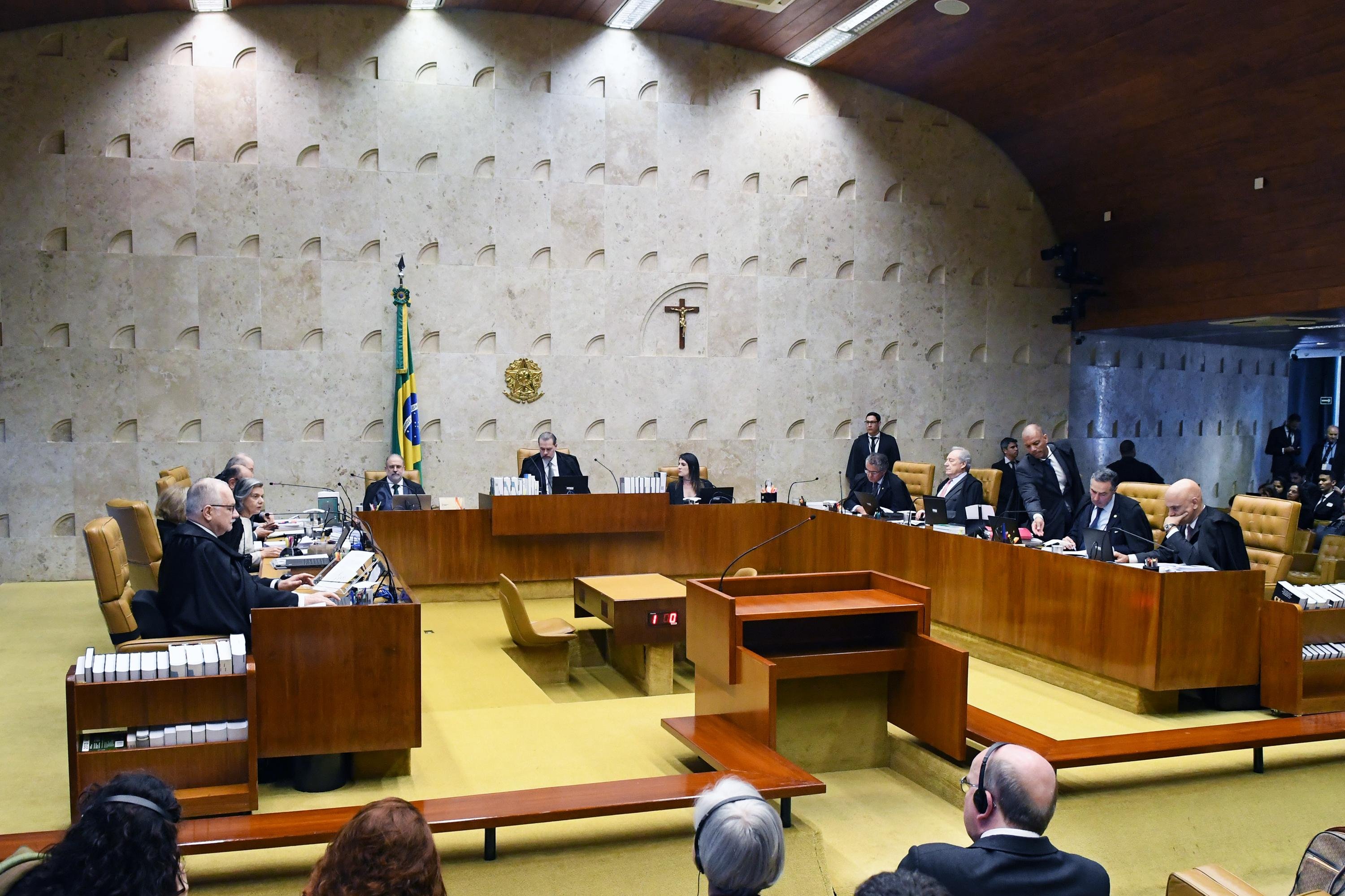 C&aacute;rmen L&uacute;cia deu o voto que formou a maioria