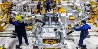 Daimler, que pertence a Mercedes-Benz, demitirá 10 mil funcionários para adaptar as fábricas aos veículos elétricos