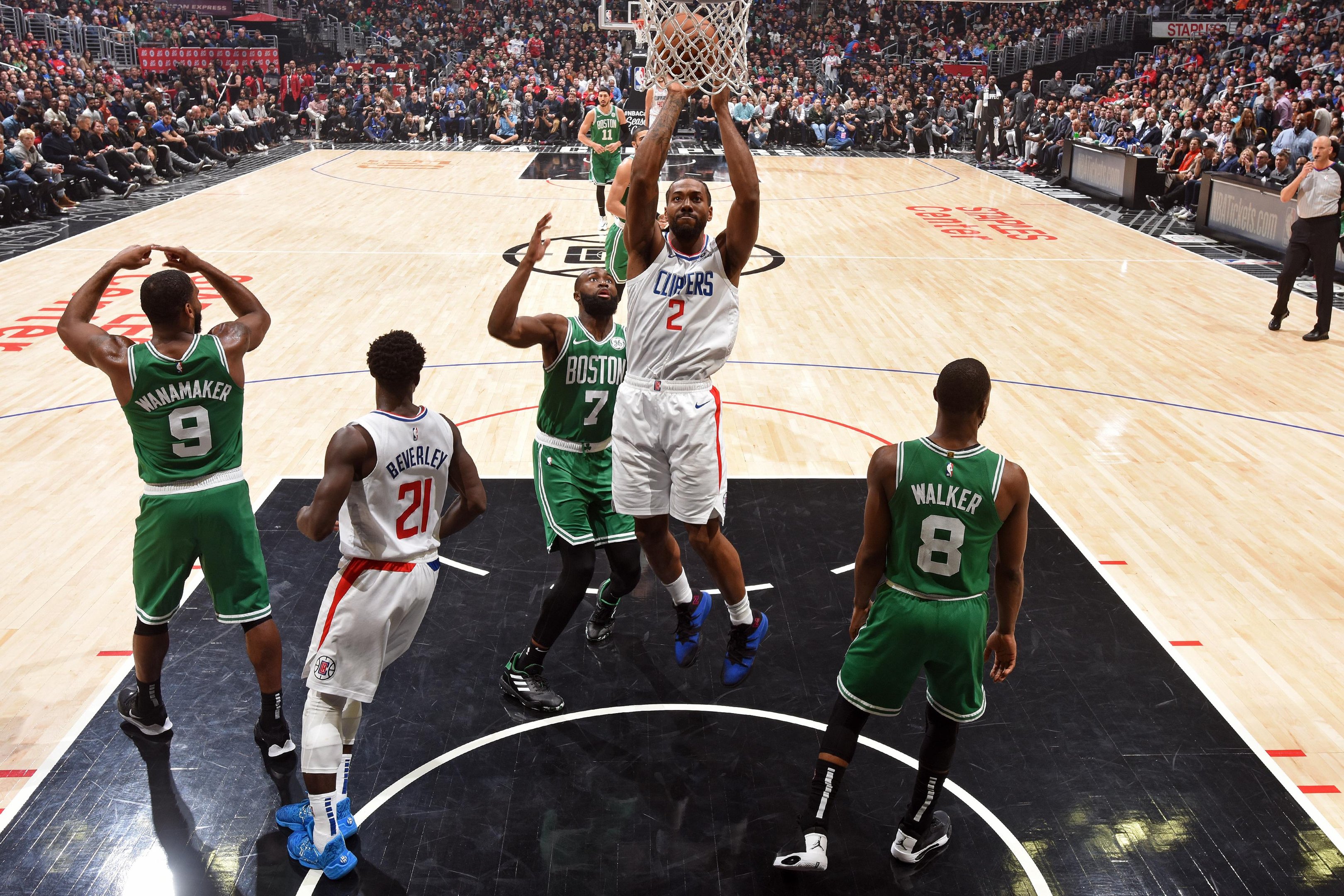 NBA decidiu multar o Los Angeles Clippers em US$ 50 mil por coment&aacute;rios do t&eacute;cnico Doc Rivers sobre Kawhi Leonard