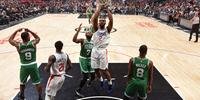 NBA decidiu multar o Los Angeles Clippers em US$ 50 mil por comentários do técnico Doc Rivers sobre Kawhi Leonard