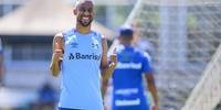 Léo Moura pretende jogar mais um ano e quer permanecer no Grêmio