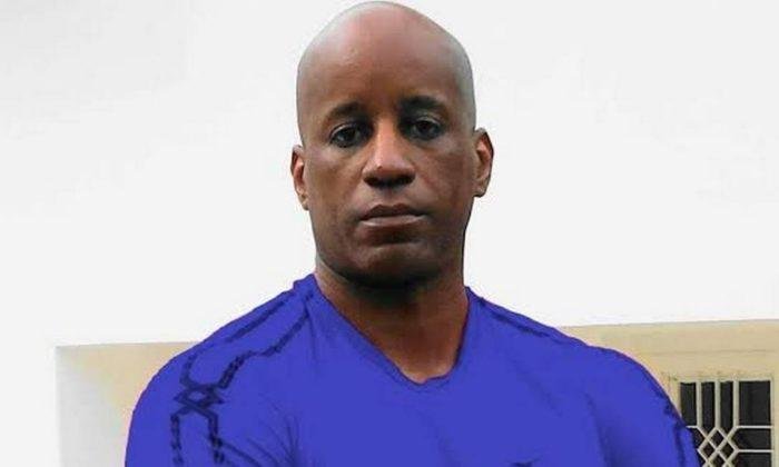 Nas redes sociais, ele se apresenta como "negro de direita, contr&aacute;rio ao vitimismo e ao politicamente correto"