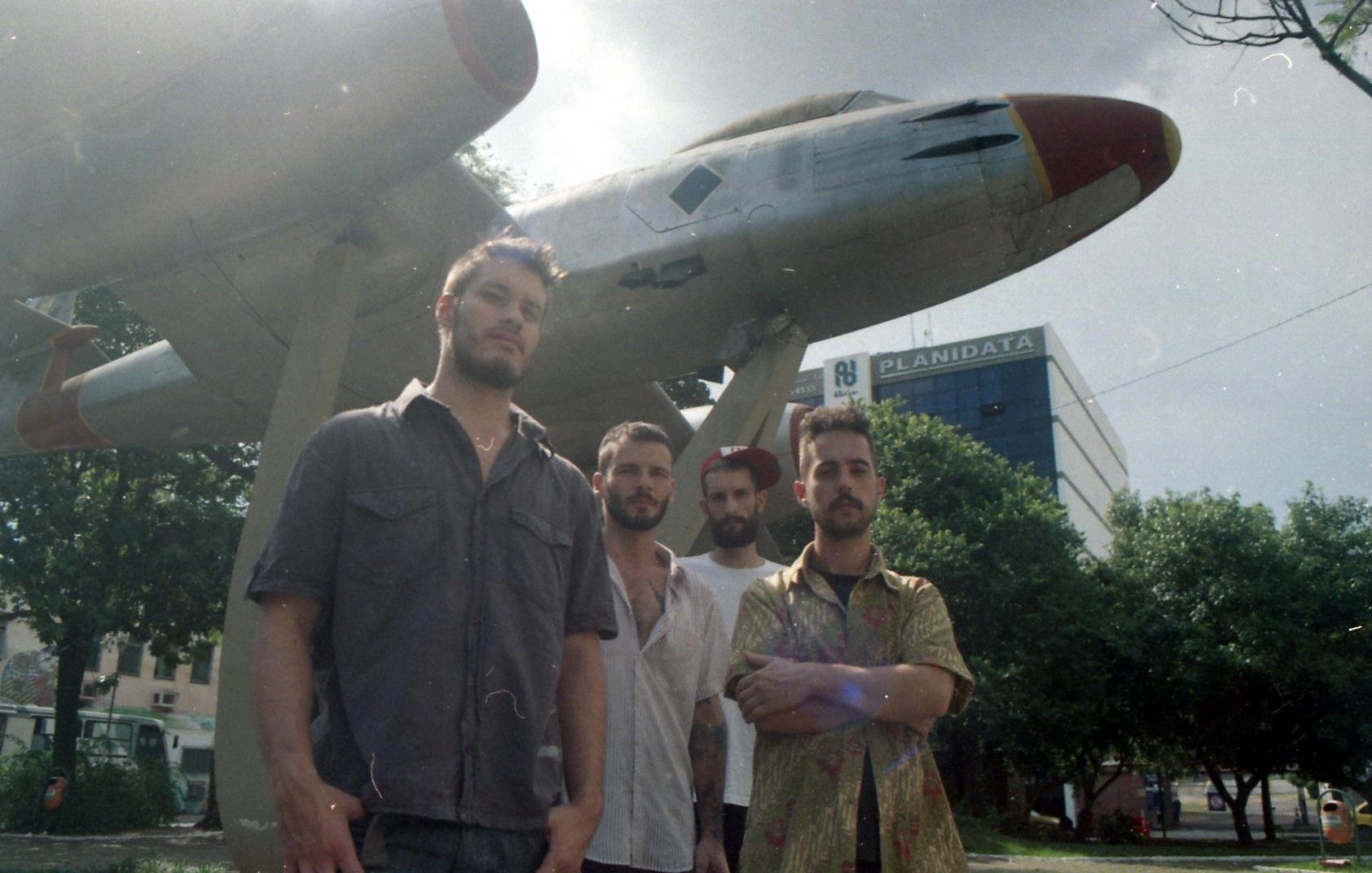 Novo trabalho da banda tem quatro m&uacute;sicas