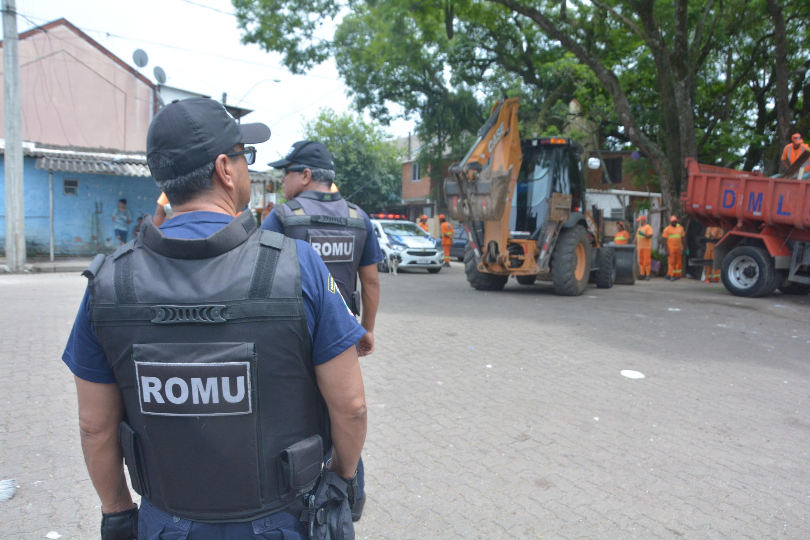 A&ccedil;&atilde;o integrada retirou lixo acumulado de loteamento em Porto Alegre