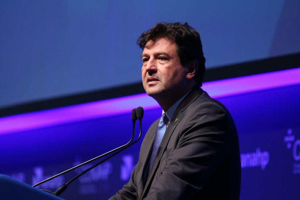 Henrique Mandetta pediu que medida fosse revista e que recursos sejam restitu&iacute;dos para a &aacute;rea