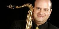 Ex-saxofonista e flautista do Programa do Jô selecionou grandes composições para o London Pub