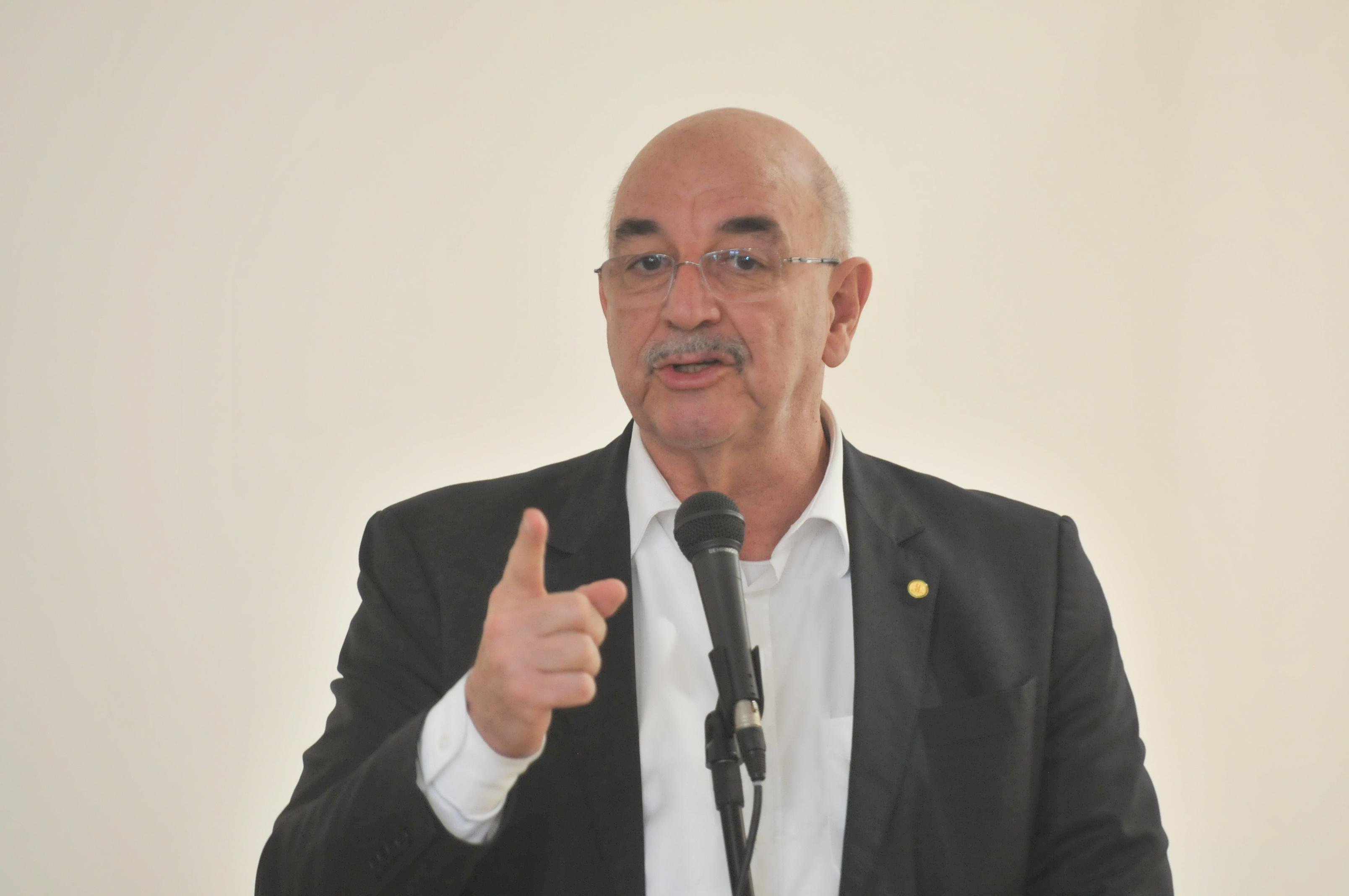Ministro da Cidadania, Osmar Terra, anunciou a meta de ampliar o n&uacute;mero de vagas conveniadas entre o governo federal com as comunidades terap&ecirc;uticas que tratam da depend&ecirc;ncia de drogas em todo o pa&iacute;s