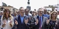 Mauricio Macri e Alberto Fernández participaram de missa neste domingo