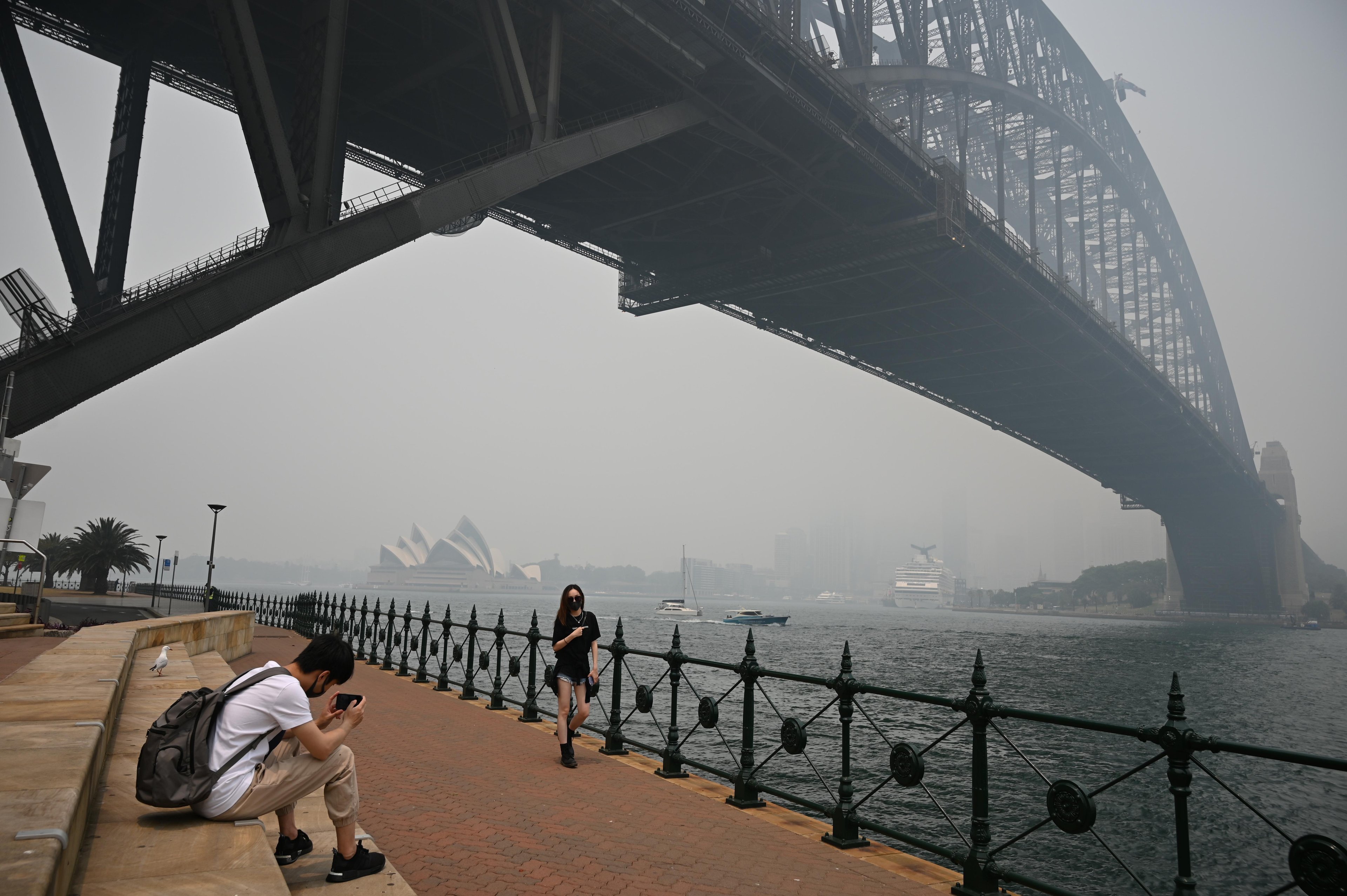 Risco de contamina&ccedil;&atilde;o pelo ar obriga australianos a mudan&ccedil;as na rotina
