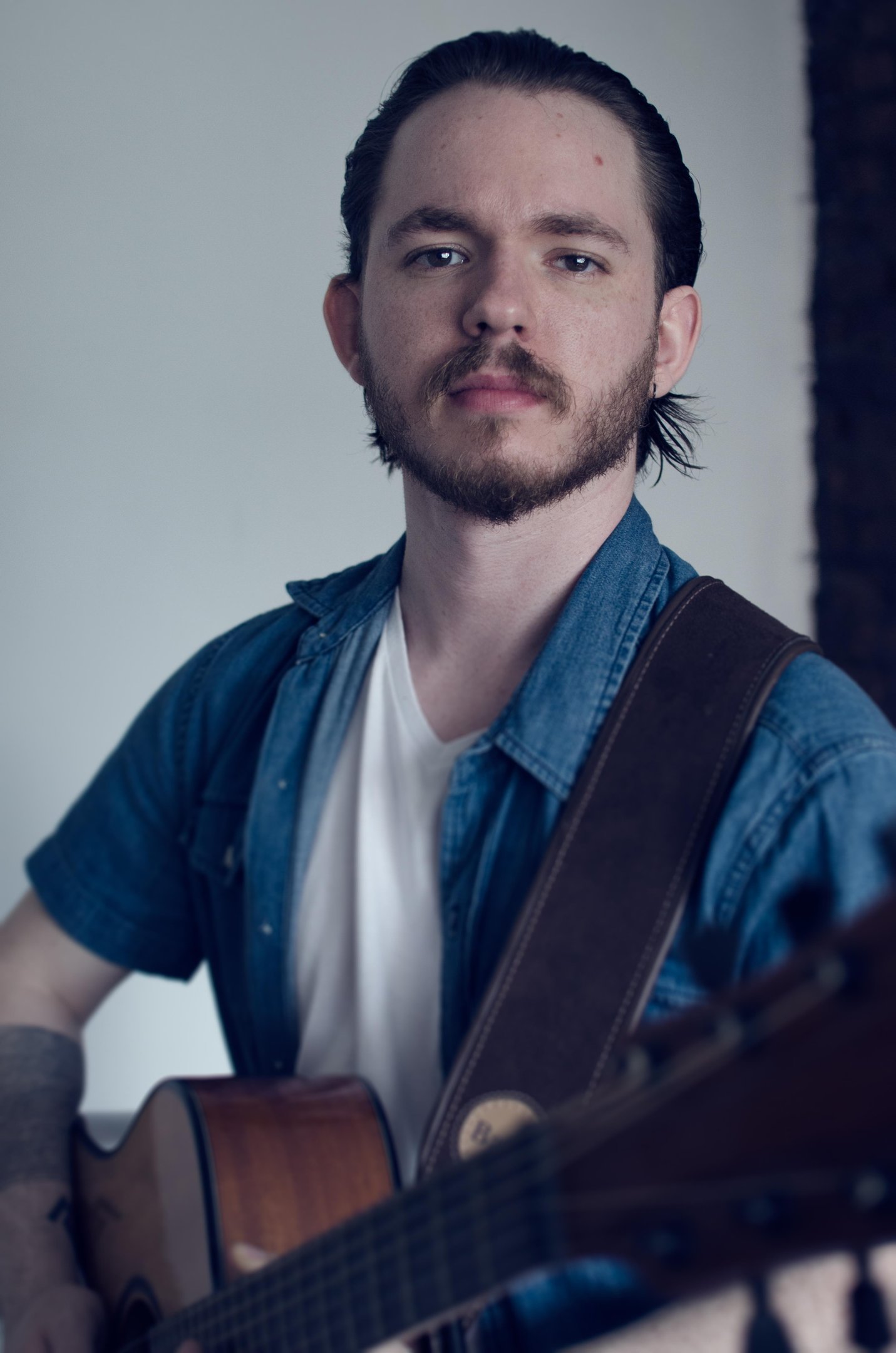 Vocalista de metal planeja ampliar sua carreira com influ&ecirc;ncias tamb&eacute;m do pop, rock e folk.