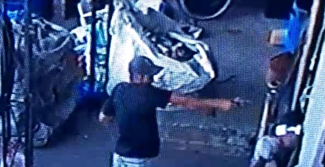 C&acirc;meras de monitoramento flagraram homem atirando contra PM da reserva