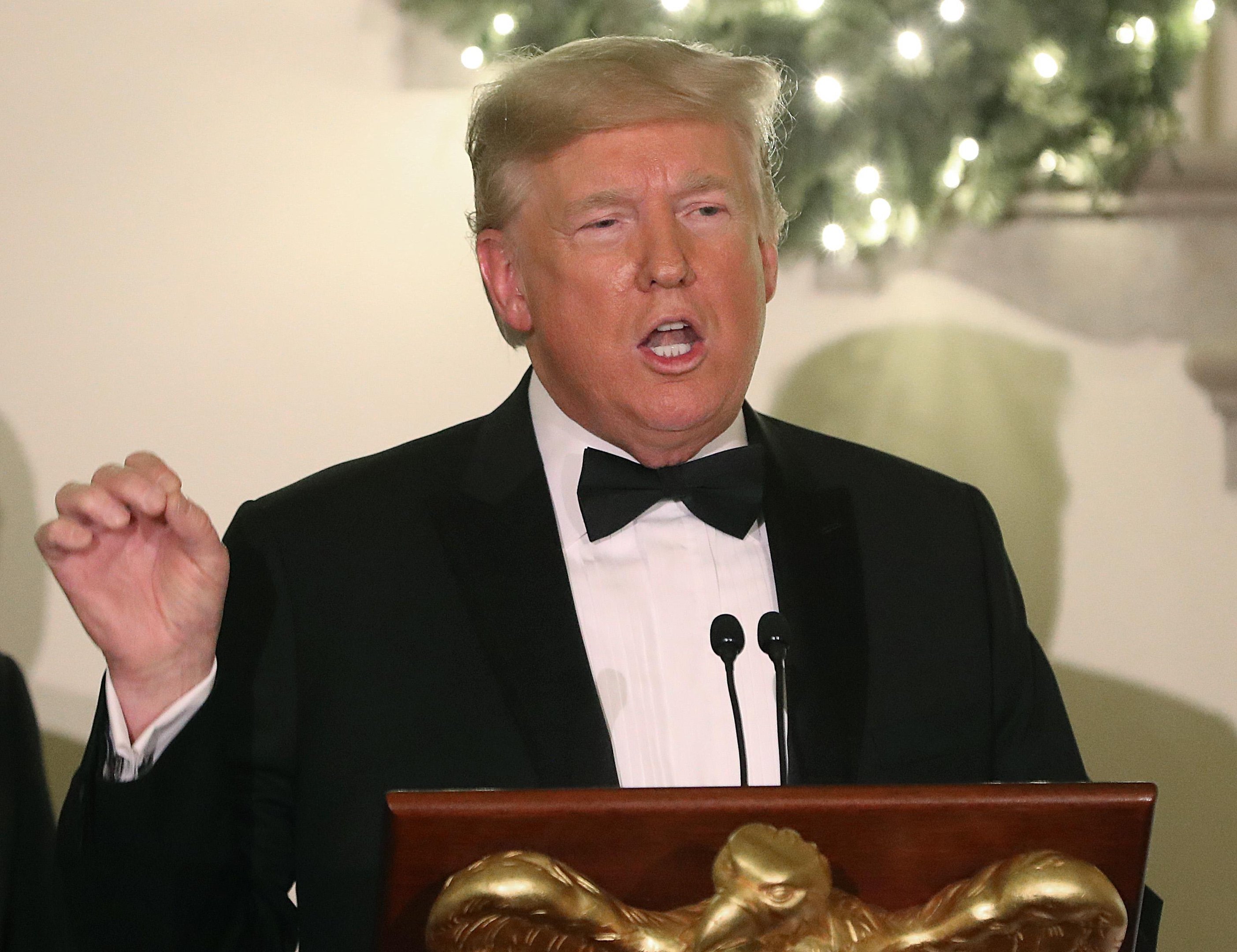Trump &eacute; investigado por abuso de poder em caso ucraniano