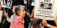 Beatriz Cantarini de Abriata, mãe de Hernán Abriata, protestava pela prisão de Sandoval