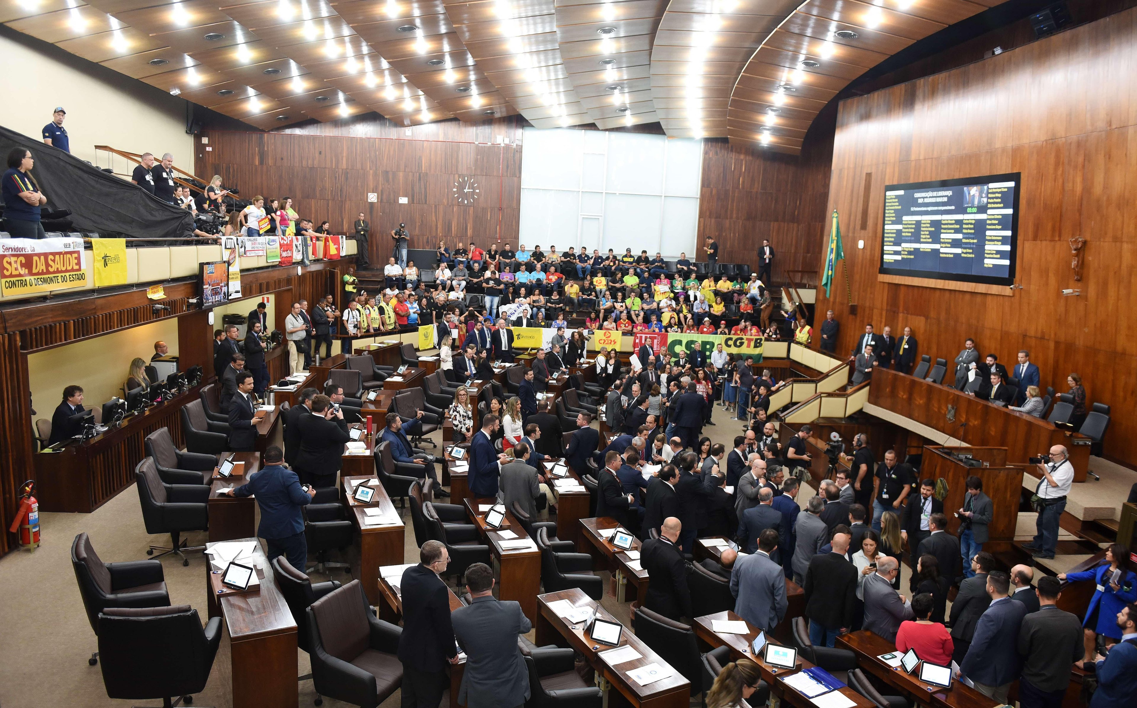 Sess&atilde;o Plen&aacute;ria na Assembleia Legislativa.