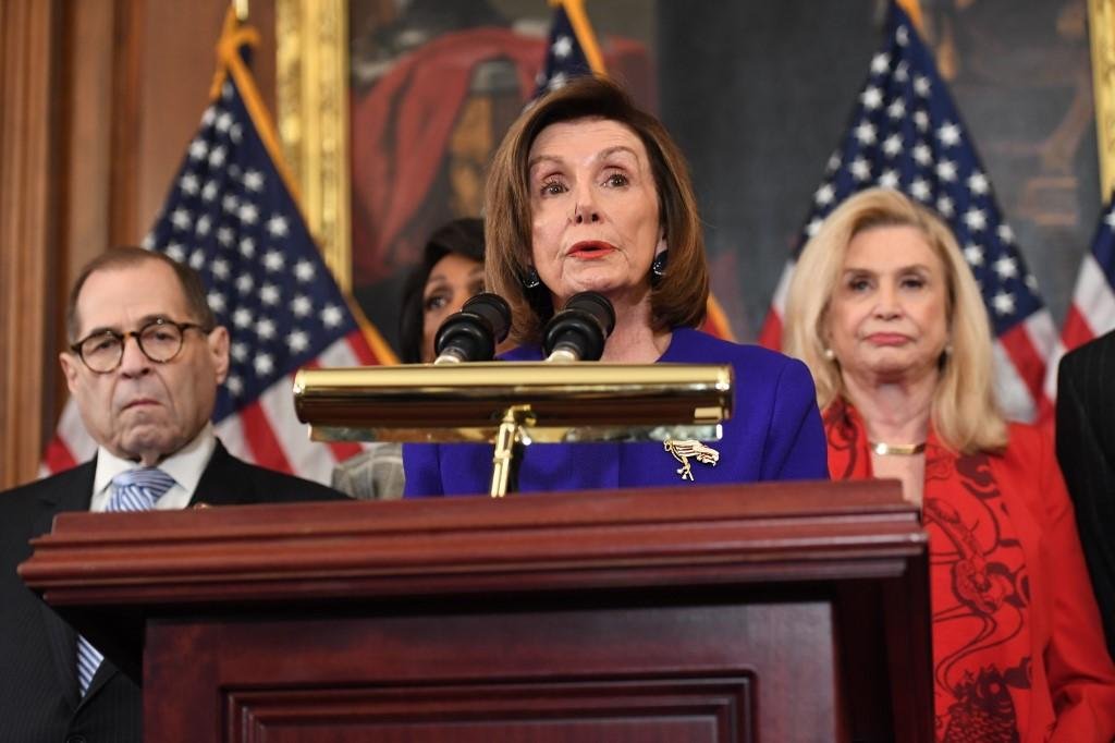 Em carta, Trump acusa Pelosi de "minar a democracia"