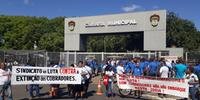 Cobradores e motoristas realizam manifestação na Câmara de Porto Alegre