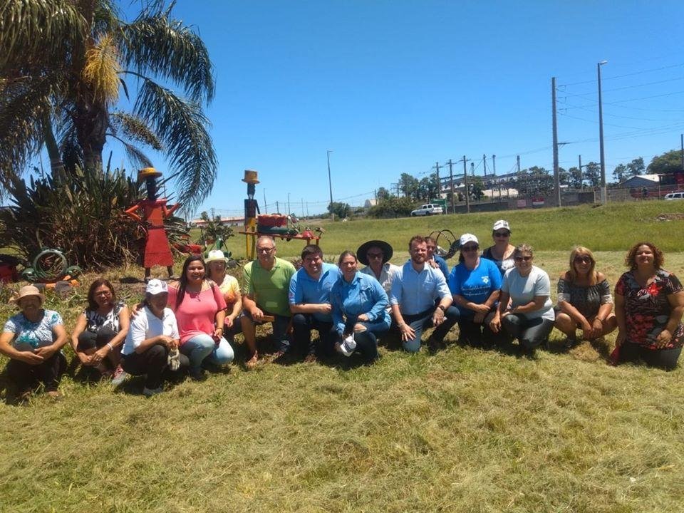 O prefeito Ronnie Mello acompanhou a a&ccedil;&atilde;o do grupo de mulheres