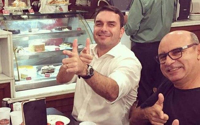 Queiroz teria recebido R$ 2 milh&otilde;es em dep&oacute;sitos de 13 ex-assessores