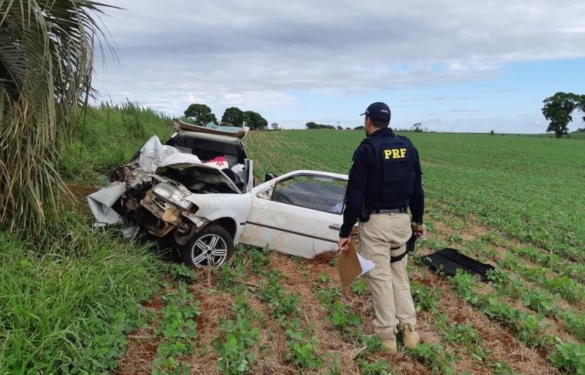 Gol teve a parte dianteira danificada ap&oacute;s acidente