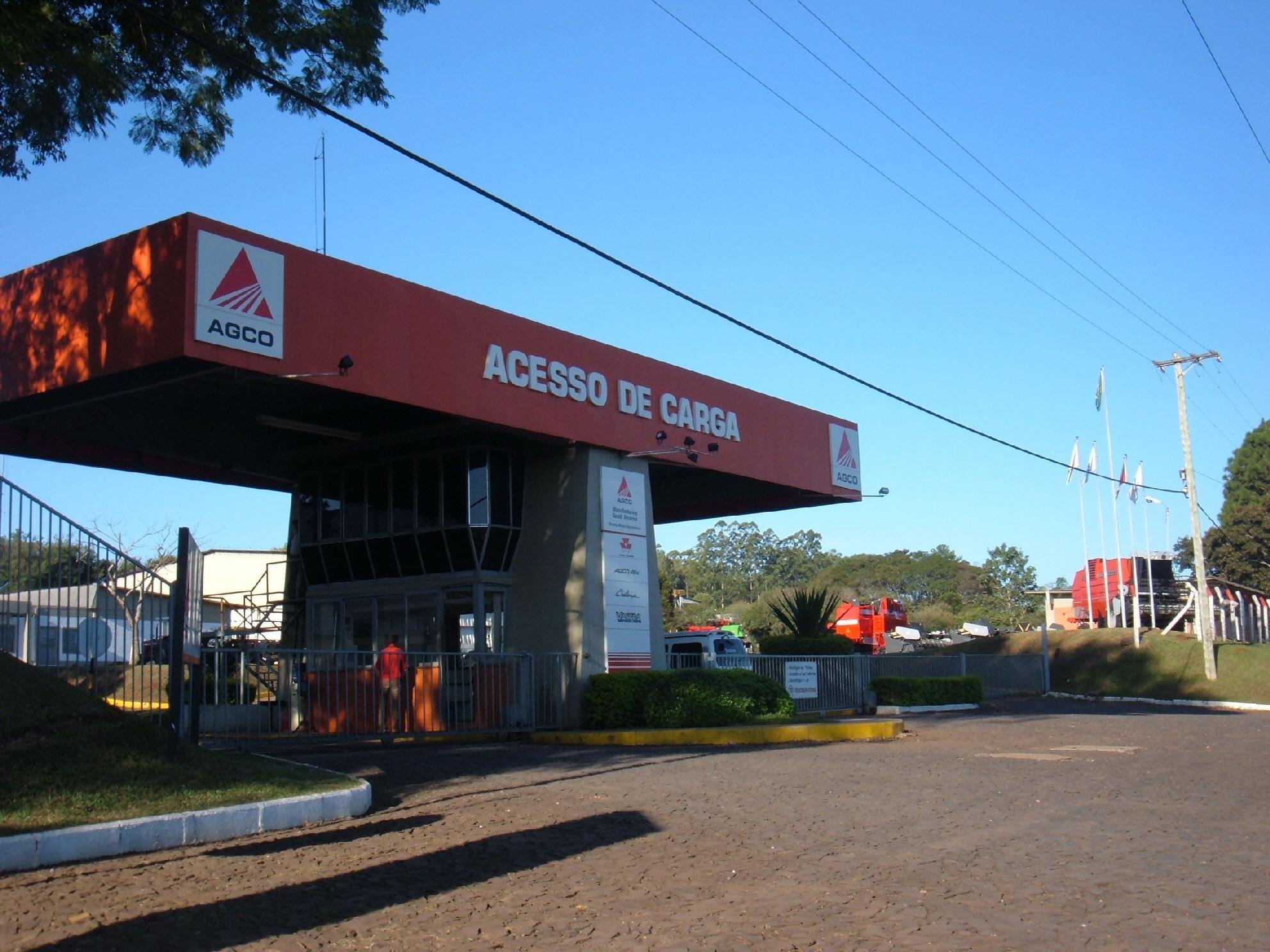 Foram demitidos 27 metal&uacute;rgicos e 21 cotistas do Senai