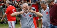 Ex-presidente participou de partida de futebol no interior de São Paulo