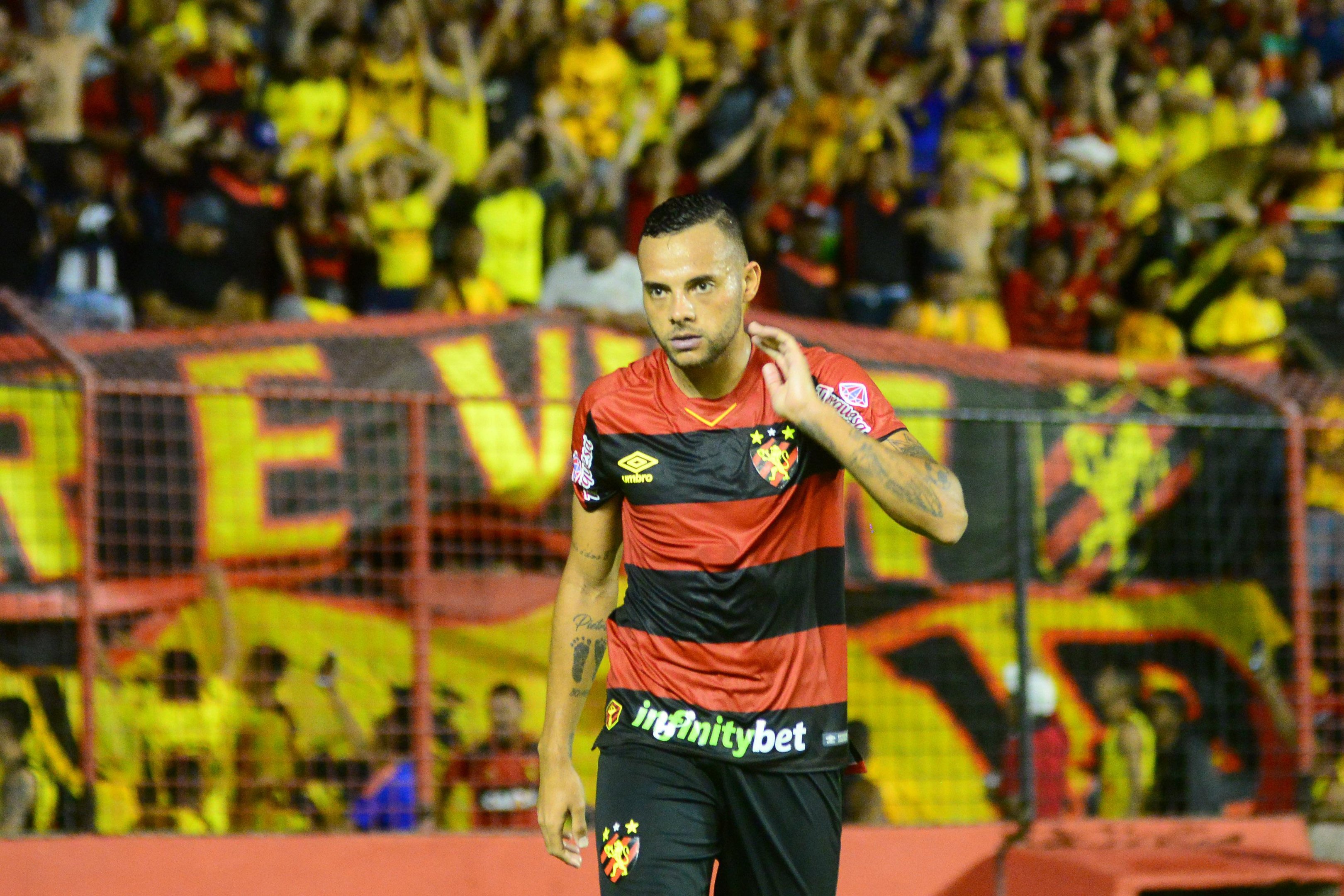 Atacante Guilherme, artilheiro da s&eacute;rie B com 17 gols, desperta interesse em grandes clubes brasileiros e deve ser negociado