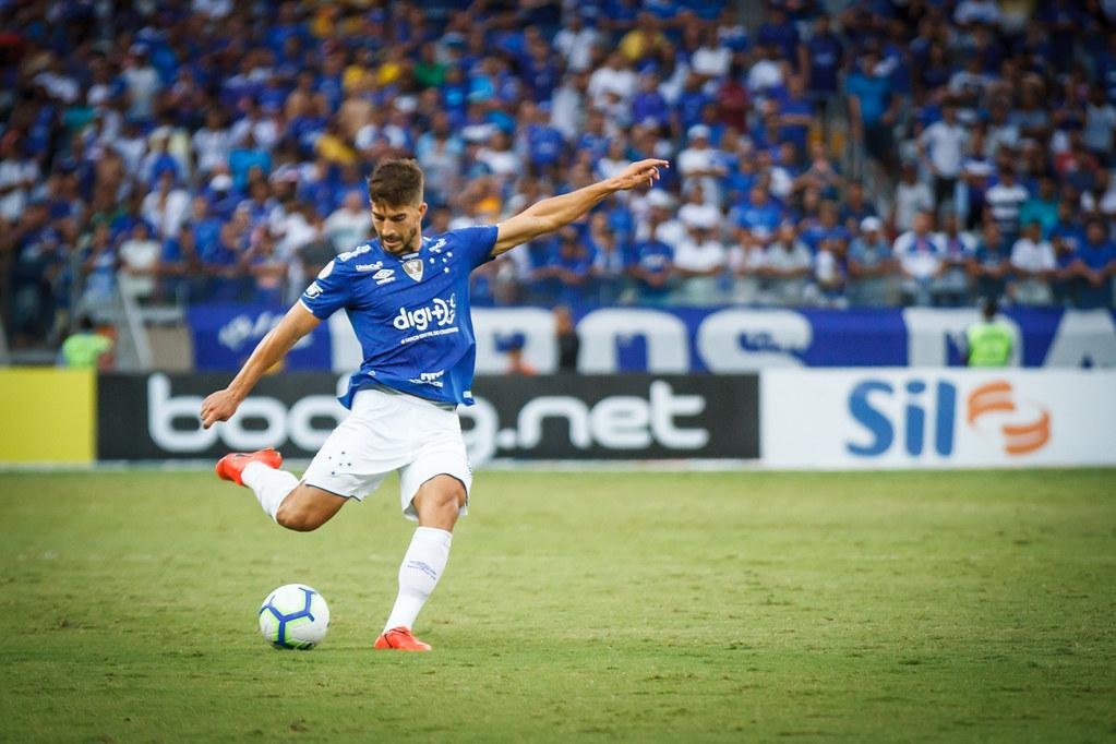 Volante Lucas Silva atuou nos &uacute;ltimos anos pelo Cruzeiro, mas pertencia ao Real Madrid e teve passagem pelo Olympique de Marseille, da Fran&ccedil;a