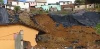 Deslizamento de terra deixa sete pessoas mortas