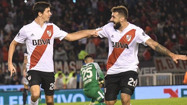 Para tirar Nacho Fern&aacute;ndez (e) do River, interessado ter&aacute; que pagar 15 milh&otilde;es de euros