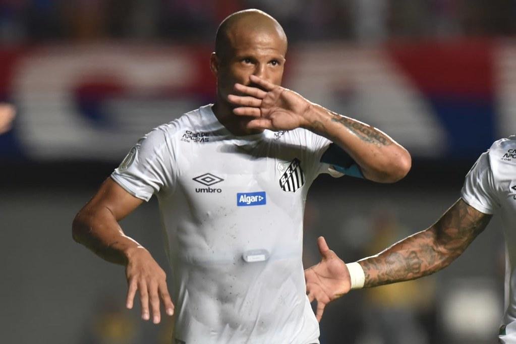 Hoje o Gr&ecirc;mio acha quase imposs&iacute;vel contratar Carlos S&aacute;nchez
