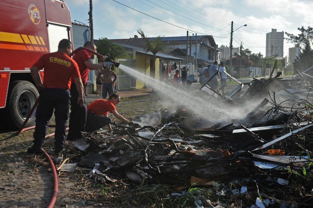 &Aacute;rea, localizada no bairro da Barra, concentra entulhos depositados de forma irregular