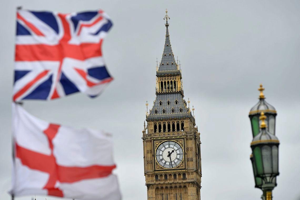 Governo brit&acirc;nico desculpou-se depois de divulgar, por acidente, na internet, o endere&ccedil;o residencial de quase 1.100 celebridades e autoridades