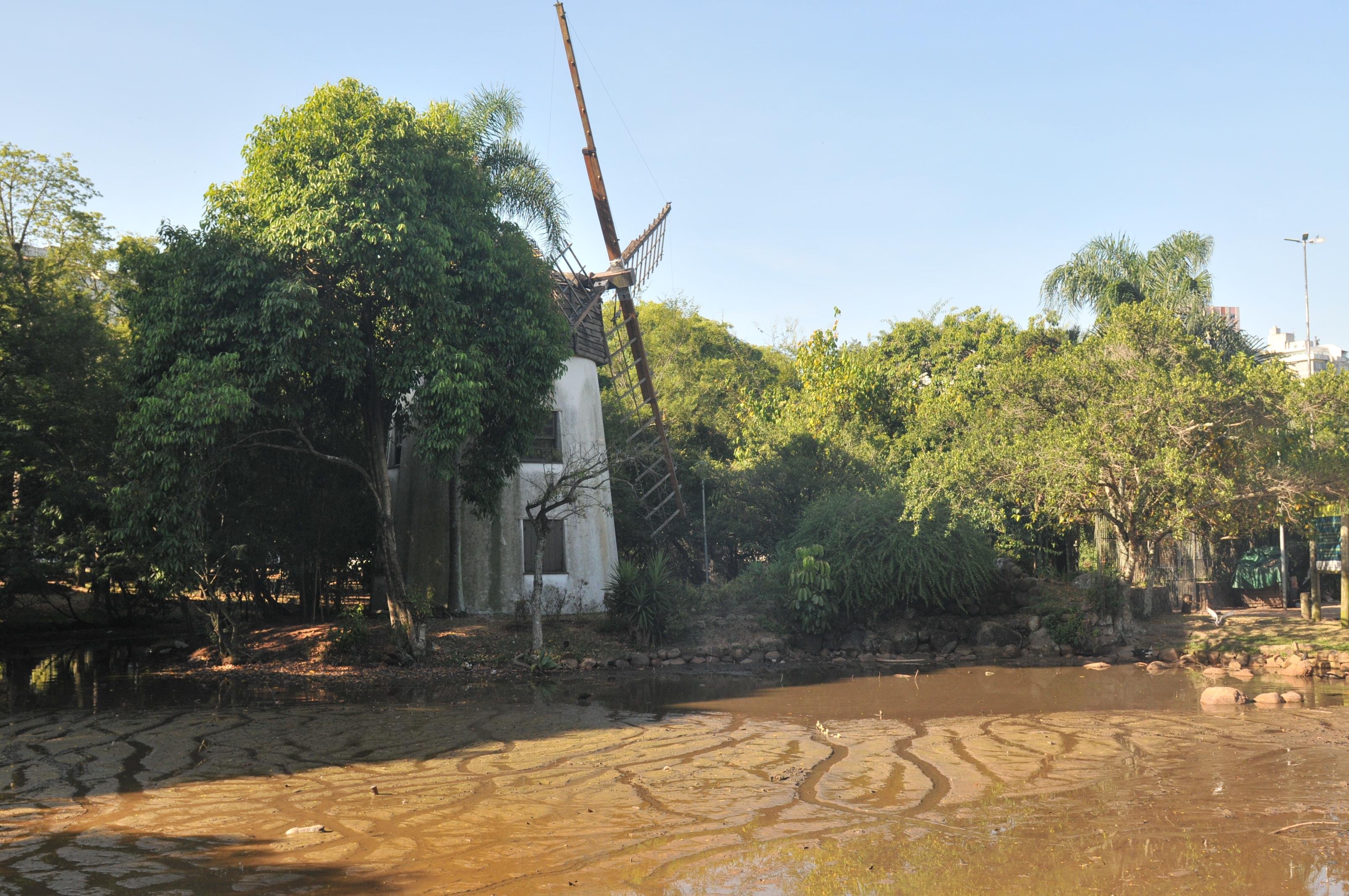 Lago do Parc&atilde;o estava seco por conta da falta de chuvas nos &uacute;ltimos dias