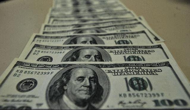D&oacute;lar encerrou ano em alta