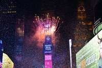 Apesar do frio em Nova Iorque, uma multidão compactada encheu a New York Times Square